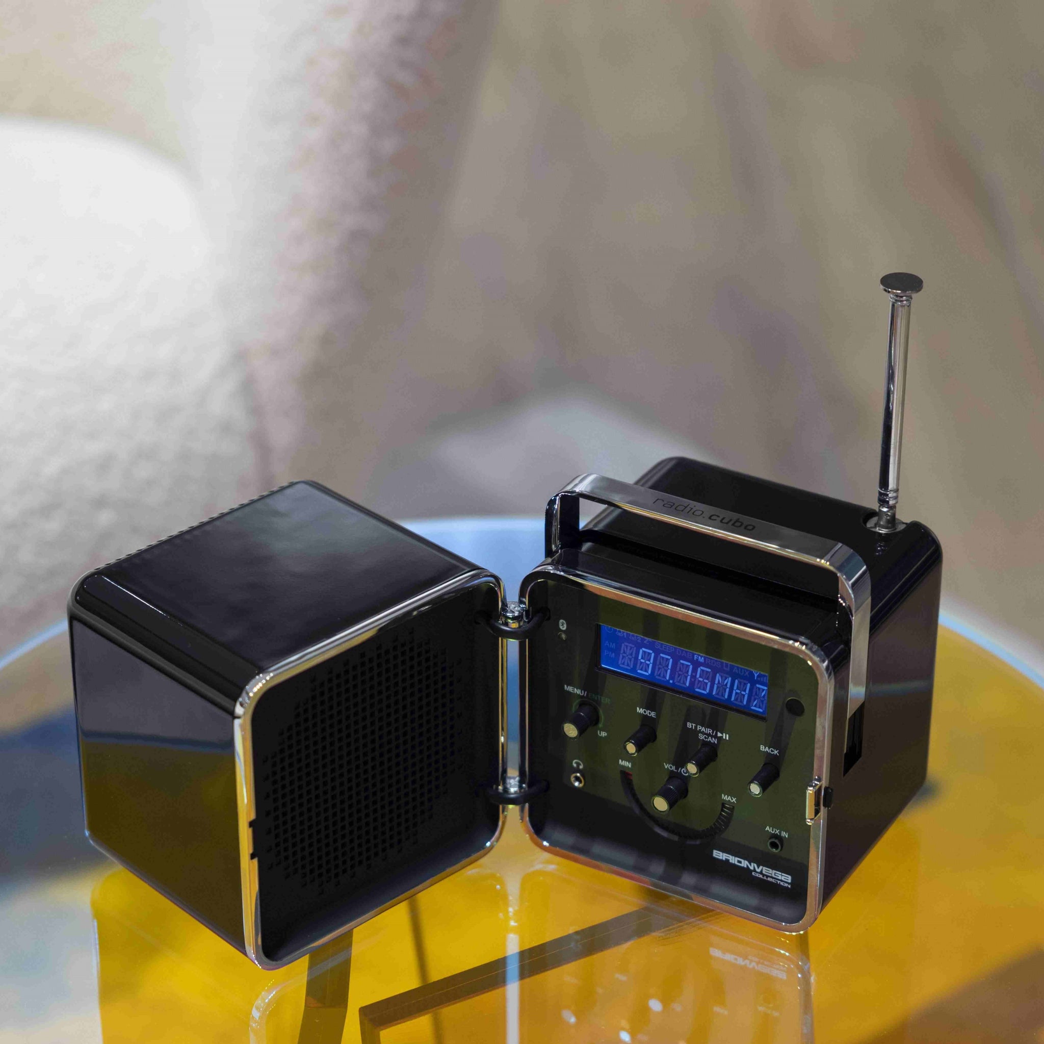 radio.cubo （ラジオクーボ）| BRIONVEGA | ブリオンベガ | ポータブルラジオスピーカー – NAVYS STORE